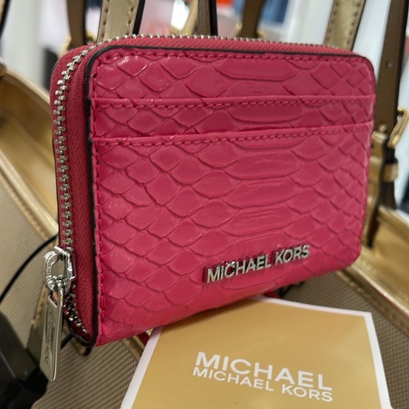 Michael Kors Women Md Zip Around Card Case Coin Pouch Wallet Electric Pink
NWT - Picture 10 of 16